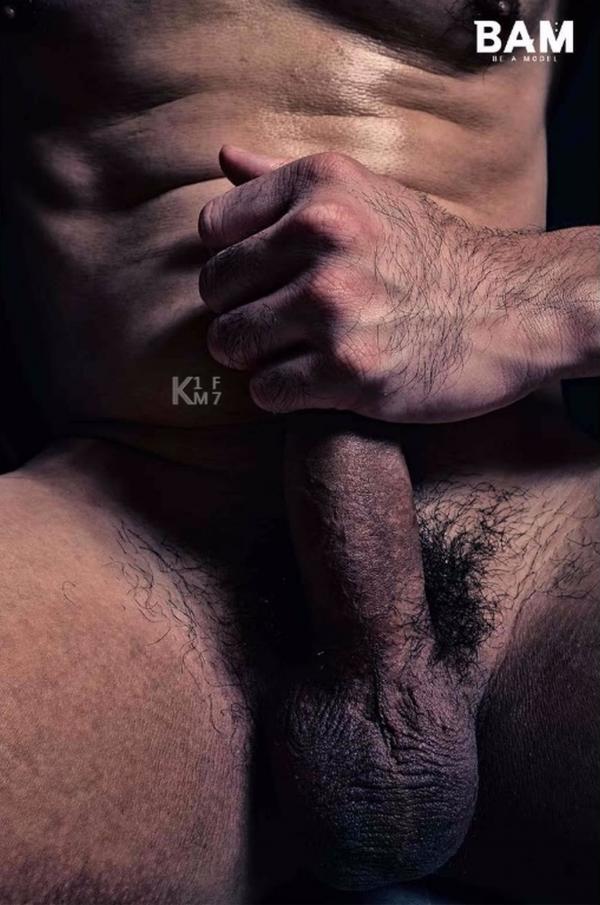 BE-A-MODEL-1-創刊號-X-ISSUE-面具男的情慾世界